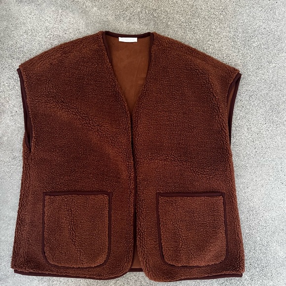 April Meets October November Vest - Picture 2 of 3